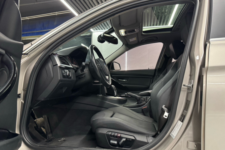 BMW 3 Series 2018 #18 BMW 3 Series 2018 car image #18