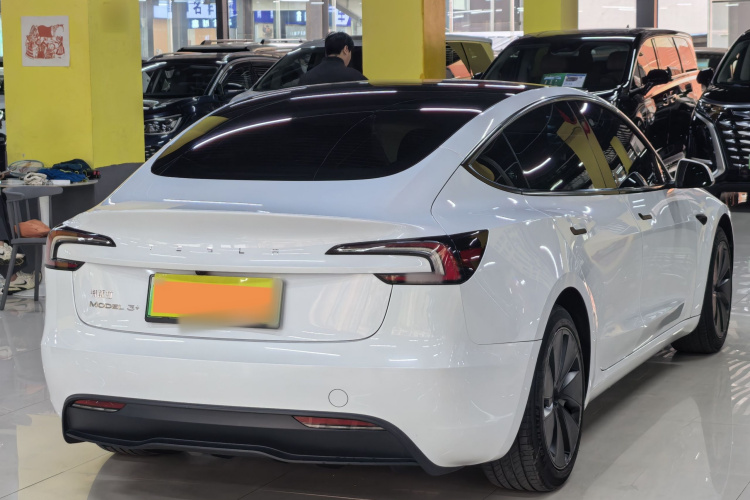 Tesla Model 3 2024 صورة سيارة #9