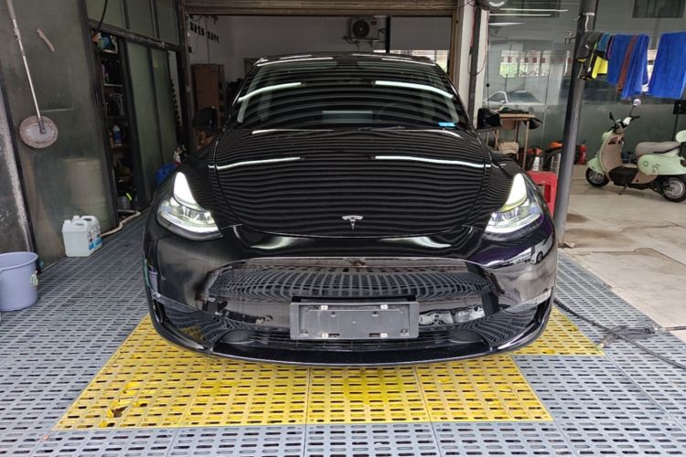 Tesla Model Y 2021 car image #3