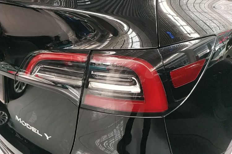 Tesla Model Y 2021 car image #8