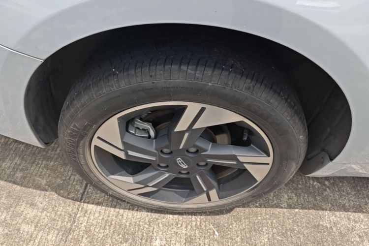 GEELY Emgrand L HiP 2022 صورة سيارة #10
