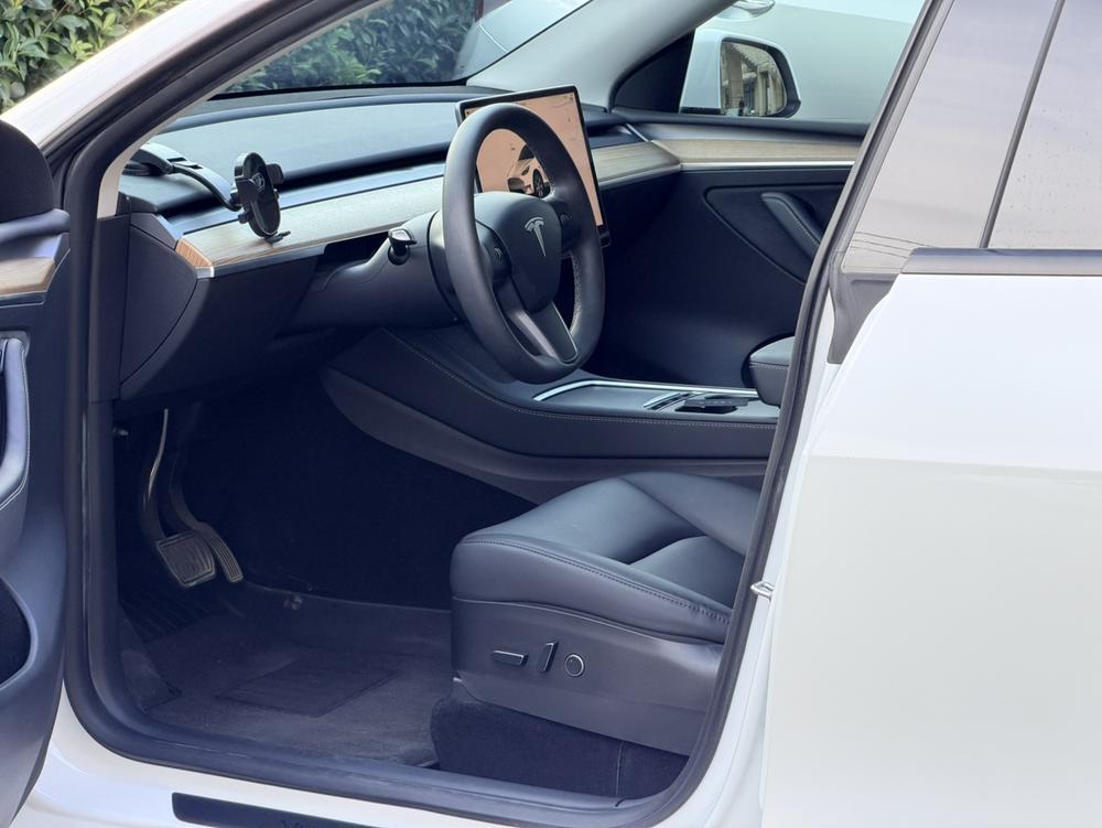 Tesla Model Y 2022 car image #8