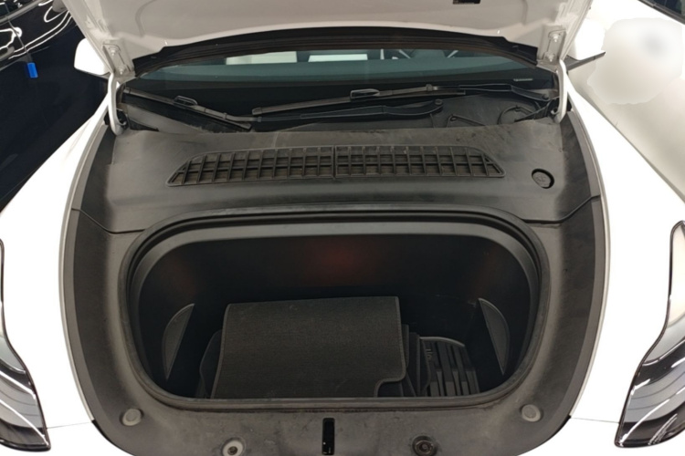 Tesla Model Y 2023 car image #20