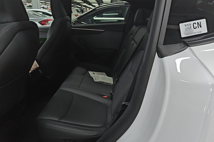 Tesla Model Y 2026 #17 Tesla Model Y 2026 car image #17