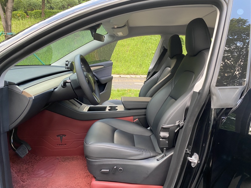 Tesla Model Y 2023 car image #11