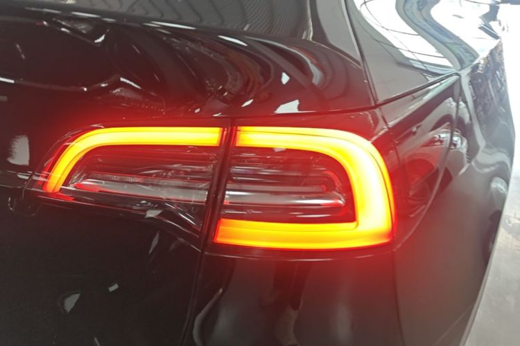 Tesla Model Y 2022 car image #8