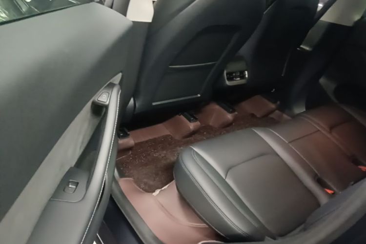 Tesla Model Y 2024 #17 Tesla Model Y 2024 car image #17