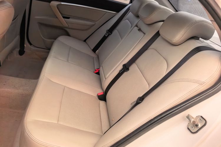GEELY Emgrand 2015 car image #12