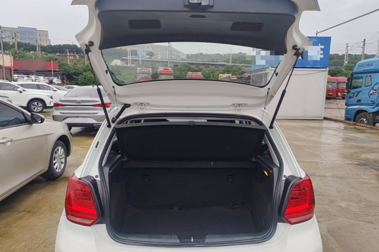 Volkswagen Polo 2017 car image #19