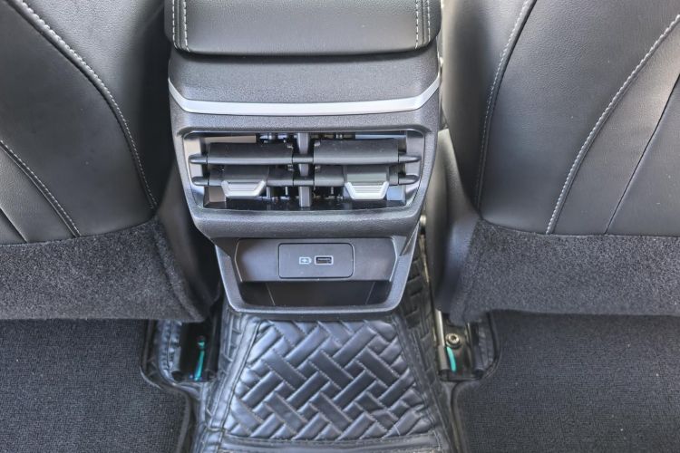 GEELY Emgrand 2023 car image #18