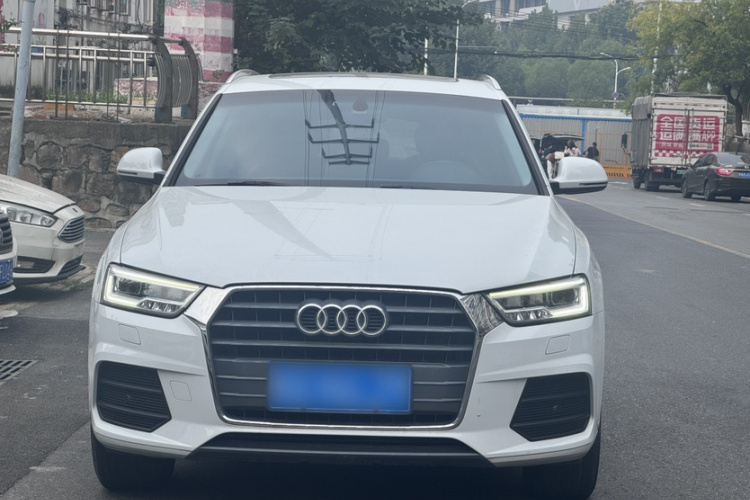 Audi Q3 2019 car image #3