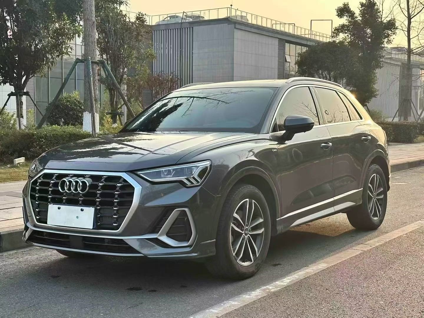 Audi Q3 2022 car image 