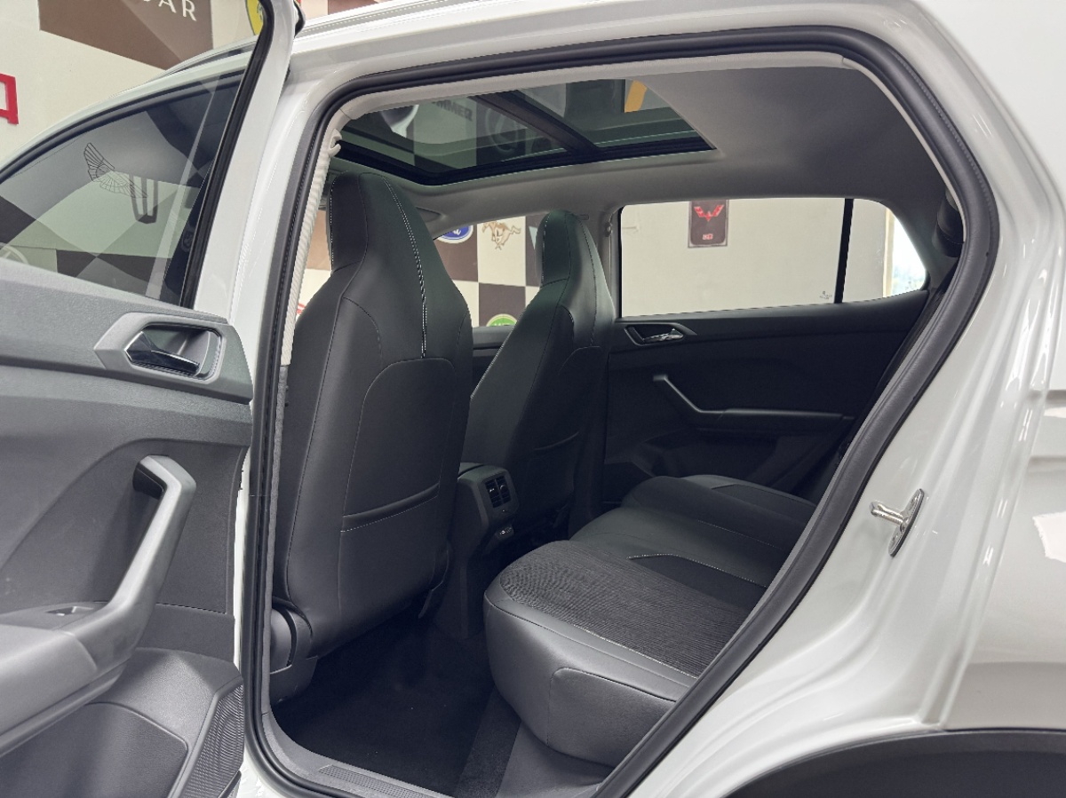 Volkswagen T-Cross 2023 #8 Volkswagen T-Cross 2023 car image #8