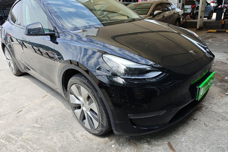 Tesla Model Y 2023 immagine di auto #4