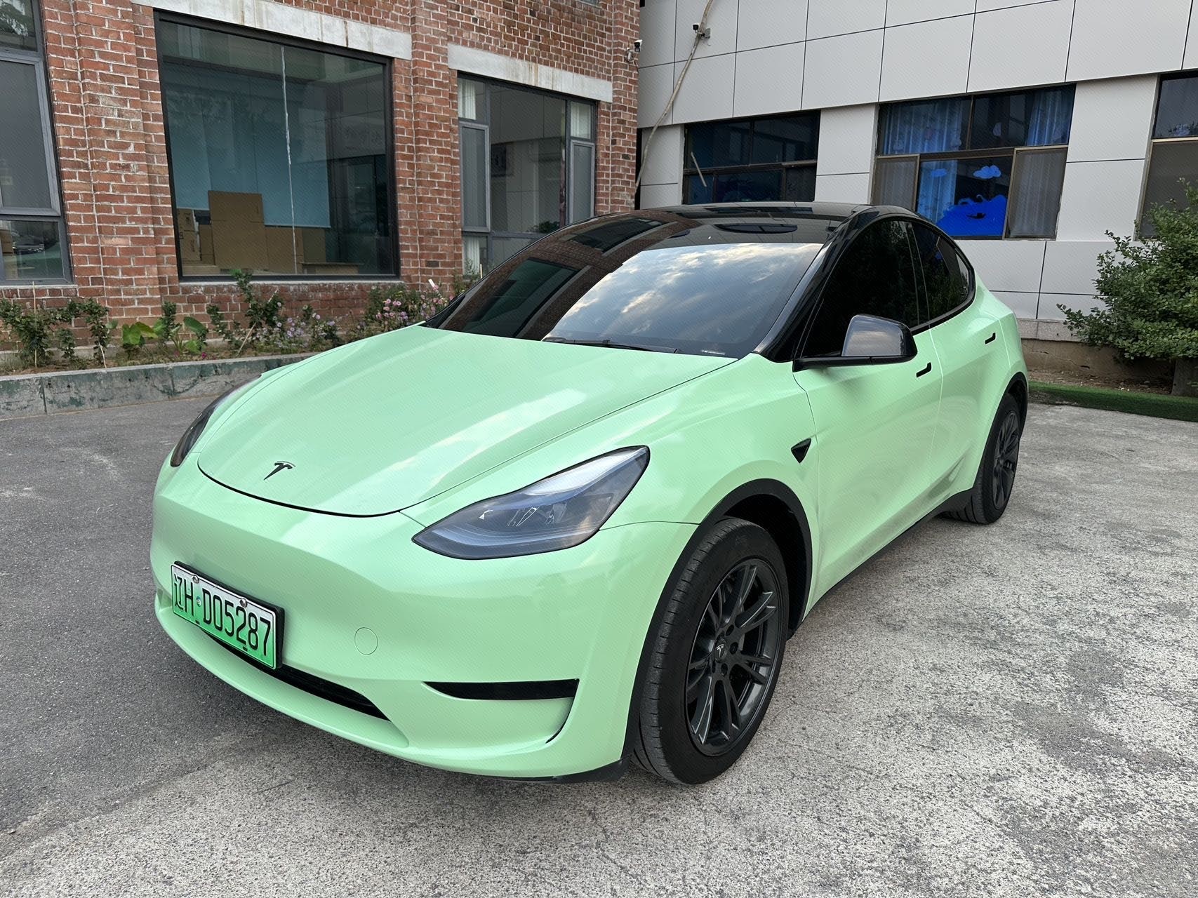 Tesla Model Y 2024 car image 