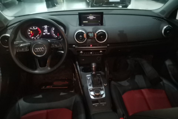 Audi A3 2019 car image #10