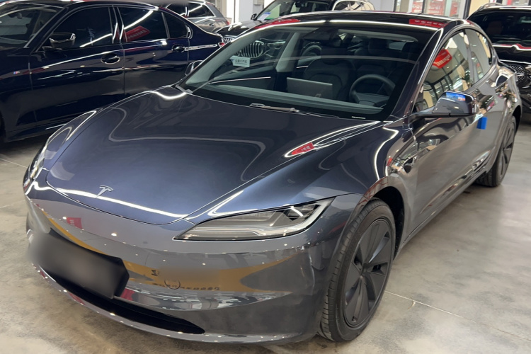 Tesla Model 3 2026 car image #2