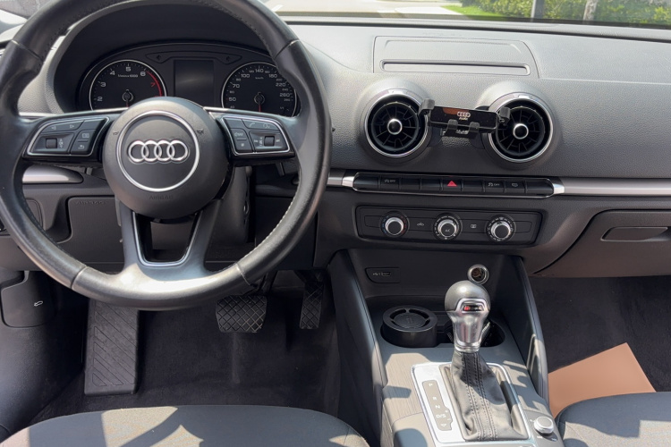 Audi A3 2019 car image #10