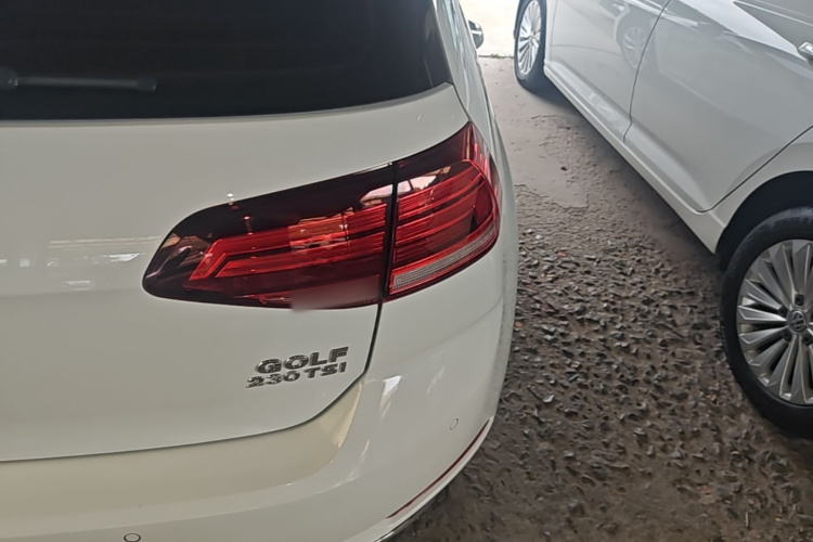 Volkswagen Golf 2018 car image #8