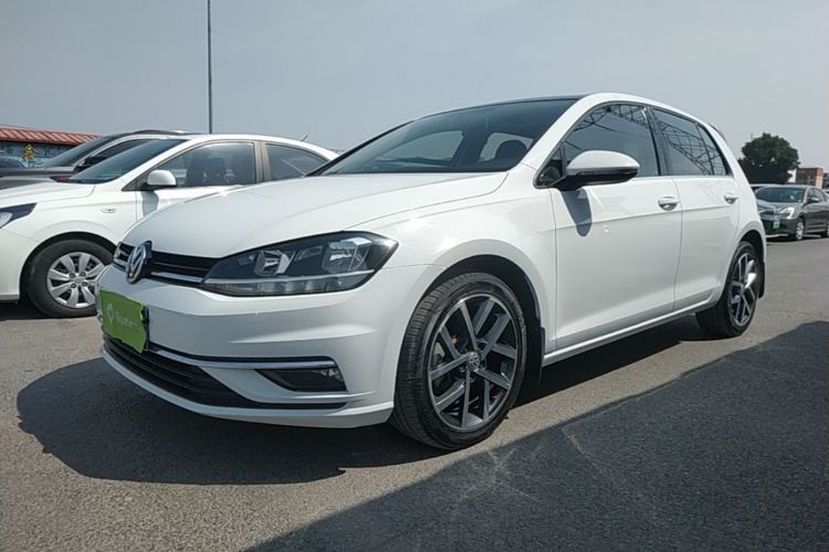 Volkswagen Golf 2020 car image #2
