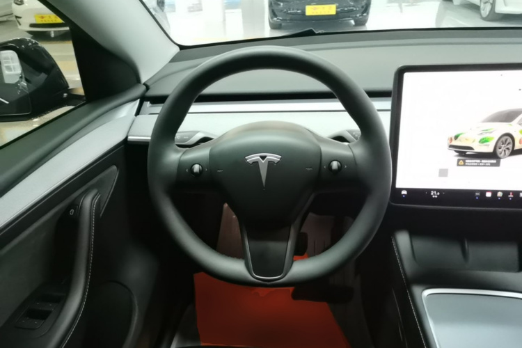 Tesla Model Y 2024 #11 Tesla Model Y 2024 immagine di auto #11