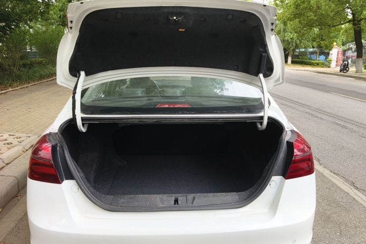 GEELY Emgrand 2019 car image #19