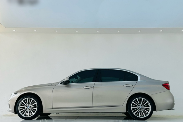 BMW 3 Series 2019 car image #5