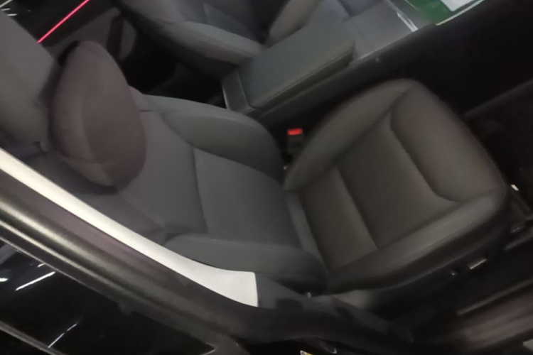 Tesla Model Y 2025 #24 Tesla Model Y 2025 car image #24