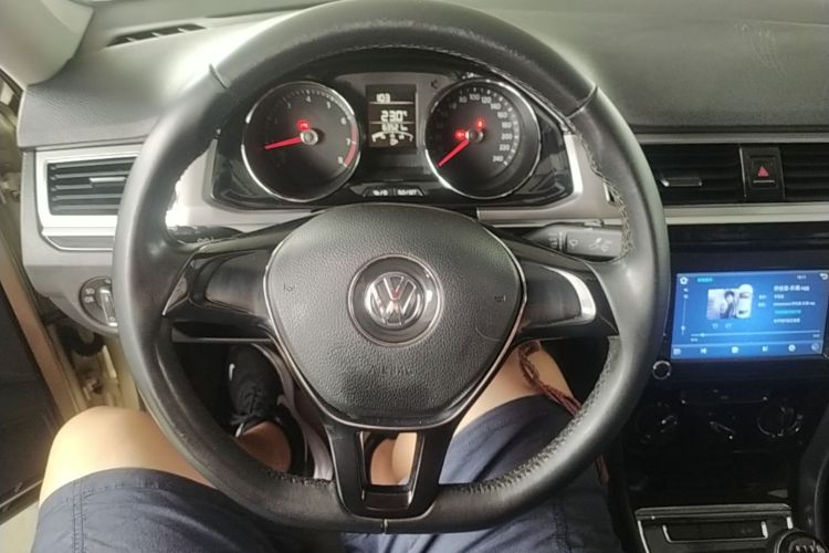 Volkswagen Bora 2017 car image #11