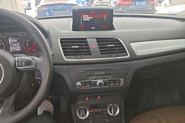 Audi Q3 2015 #13 Audi Q3 2015 car image #13