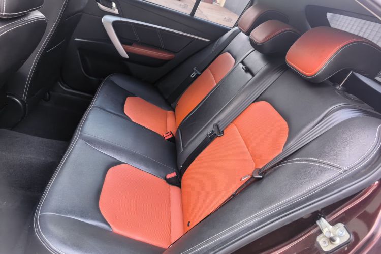 GEELY Emgrand 2016 car image #14