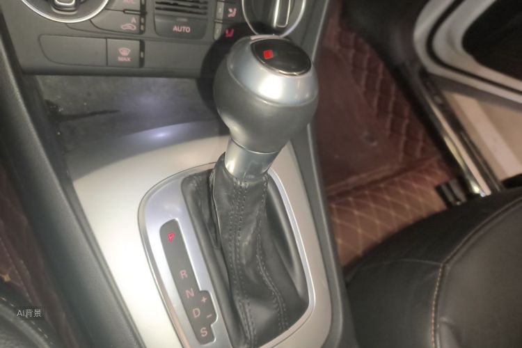 Audi Q3 2019 car image #16