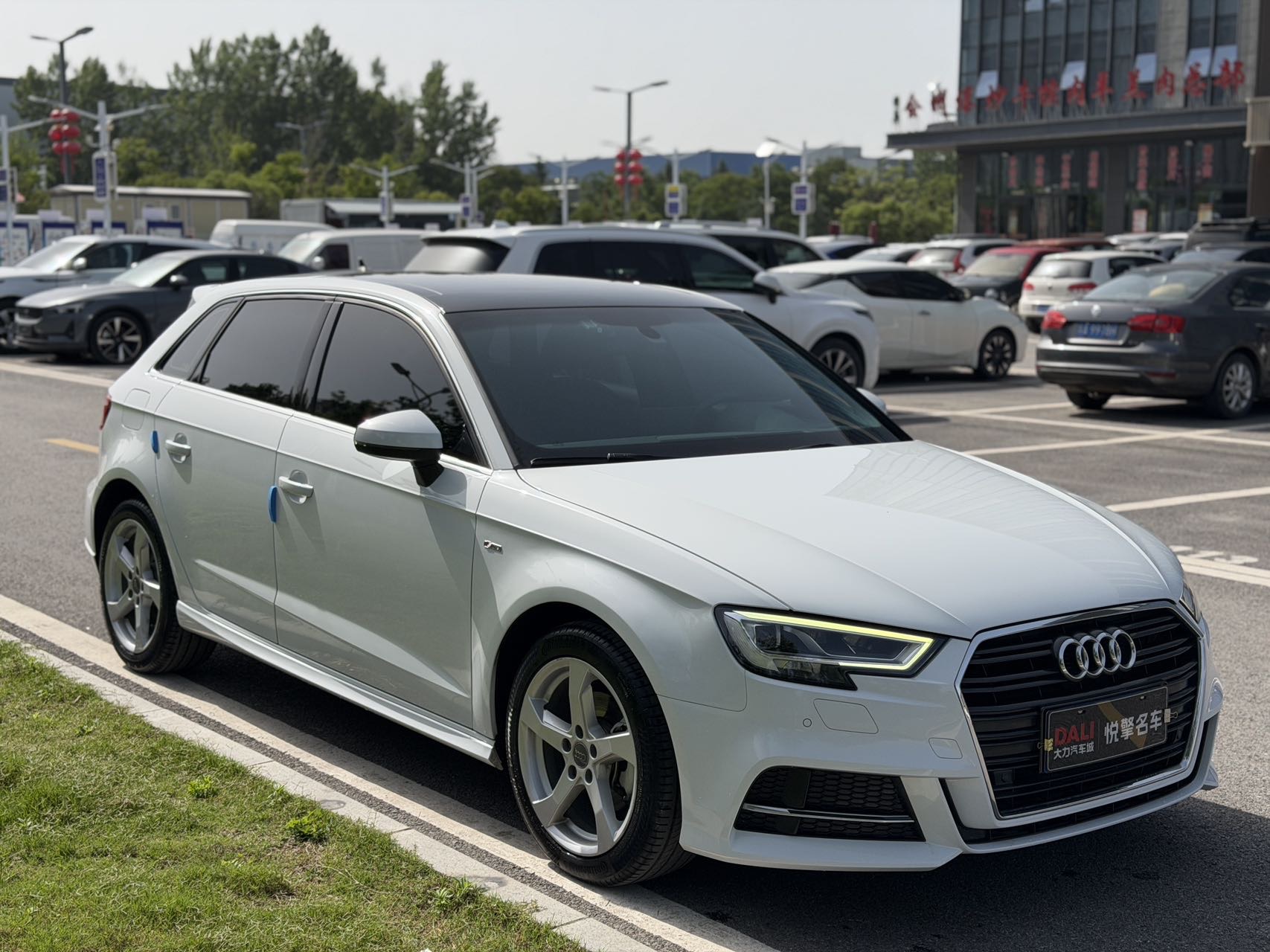 Audi A3 2019 car image #3