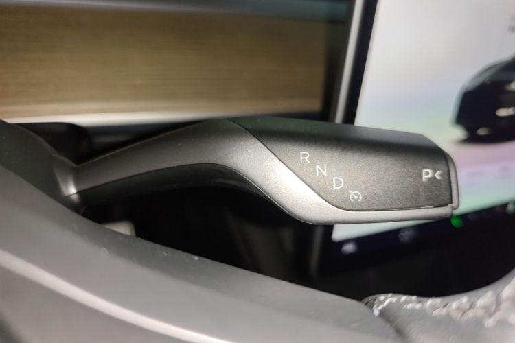 Tesla Model Y 2022 immagine di auto #14