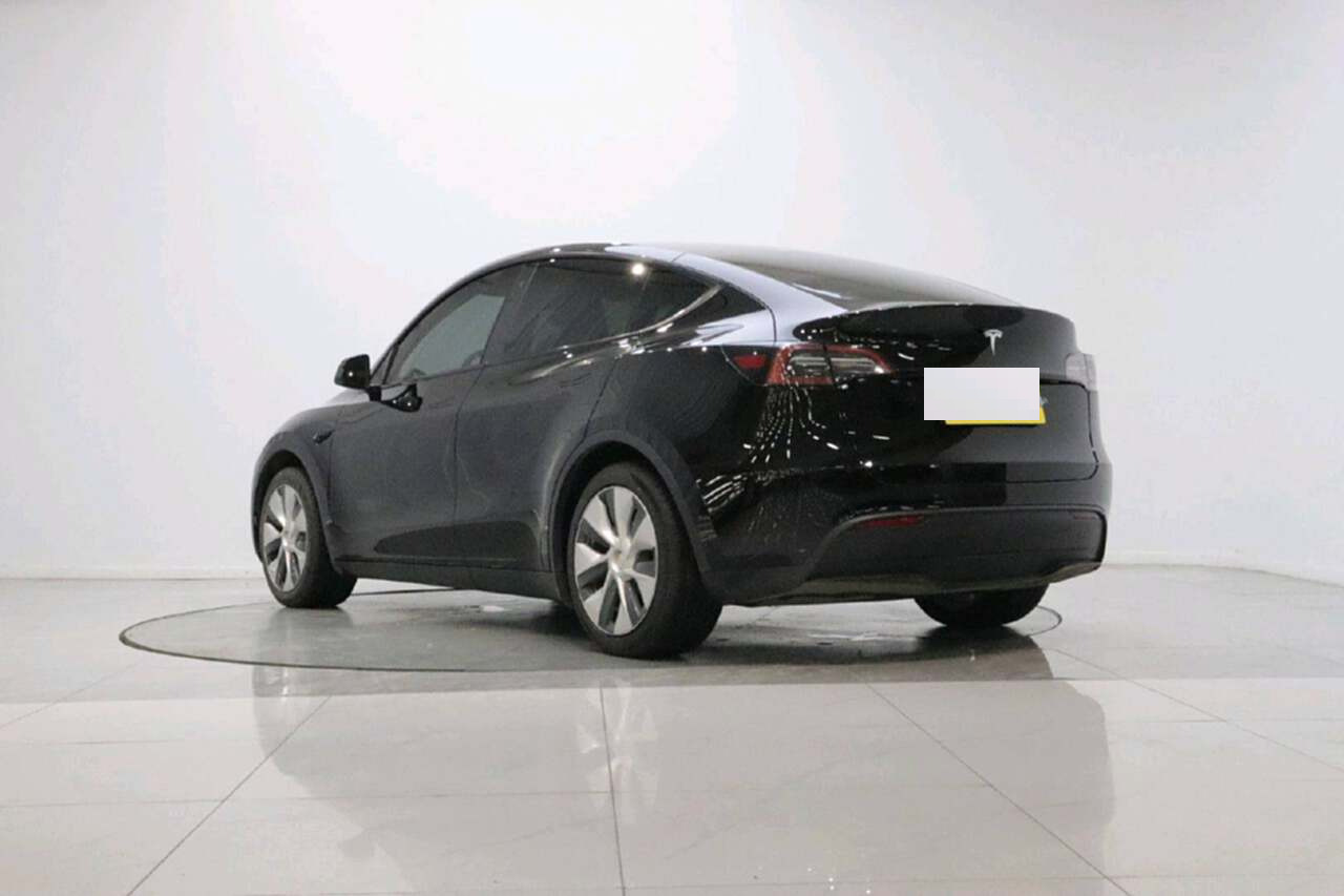 Tesla Model Y 2023 car image #8