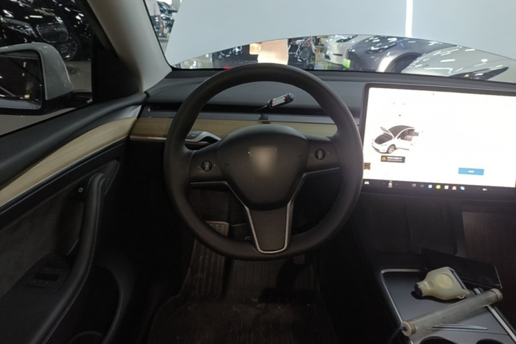 Tesla Model Y 2022 #11 Tesla Model Y 2022 car image #11