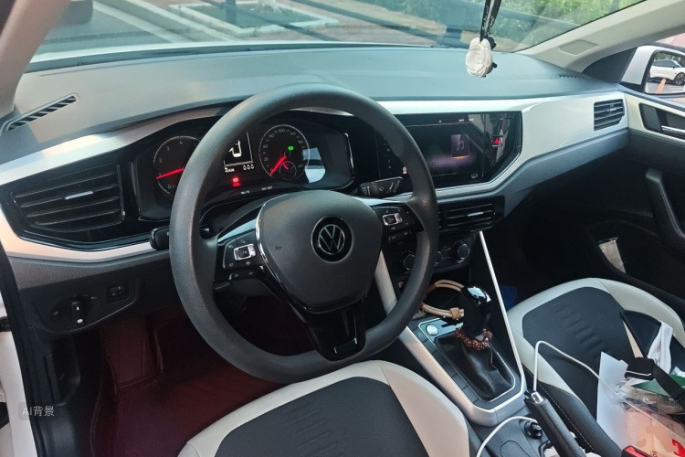 Volkswagen Polo 2022 car image #12