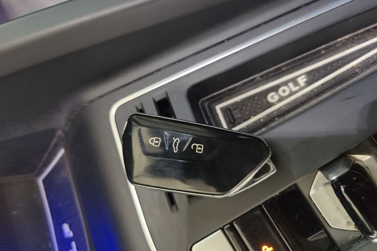 Volkswagen Golf 2022 car image #9