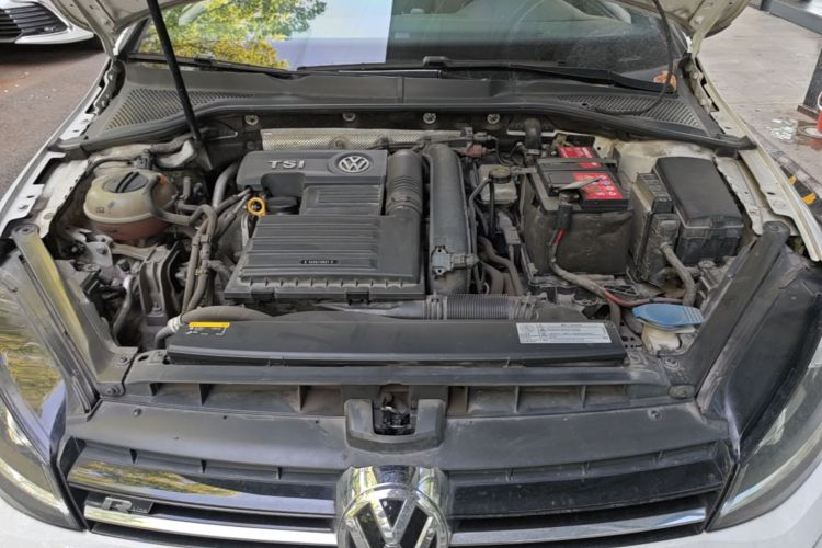 Volkswagen Golf 2017 car image #22