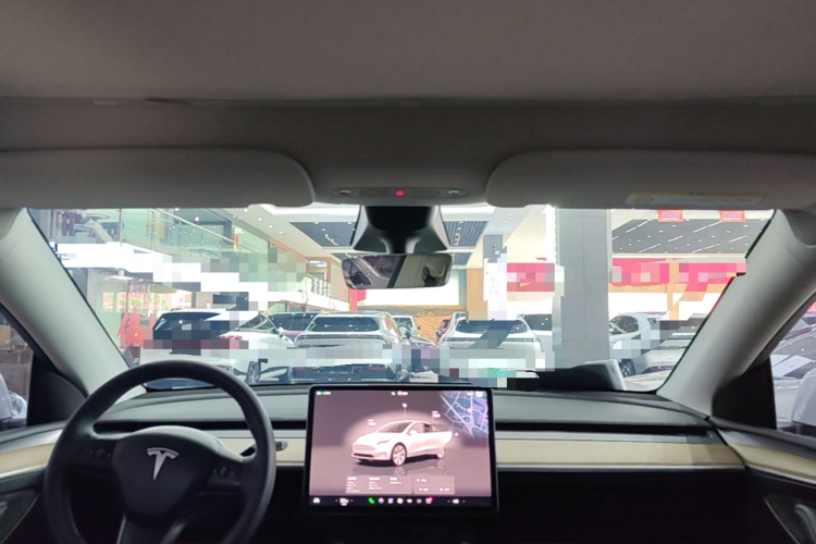 Tesla Model Y 2022 car image #18