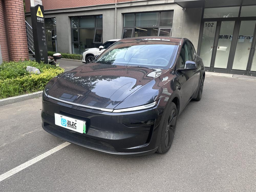 Tesla Model Y 2025 #7 Tesla Model Y 2025 car image #7