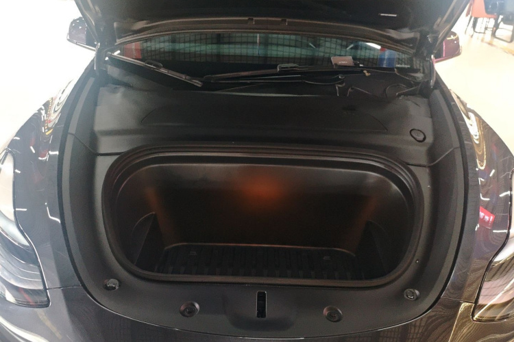Tesla Model Y 2025 car image #23