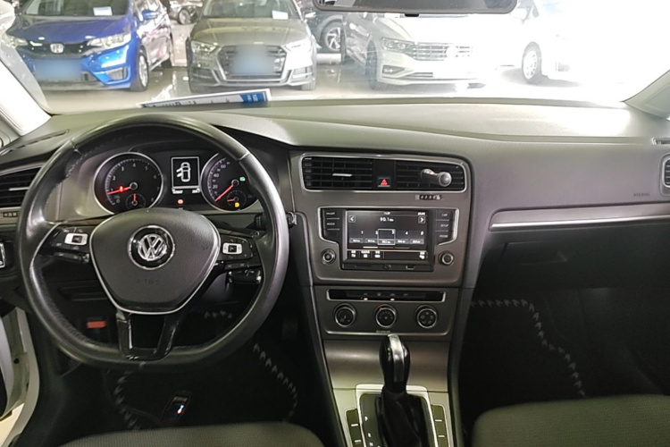 Volkswagen Golf 2017 car image #10