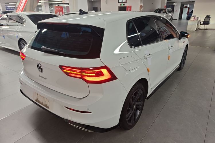 Volkswagen Golf 2023 car image #7