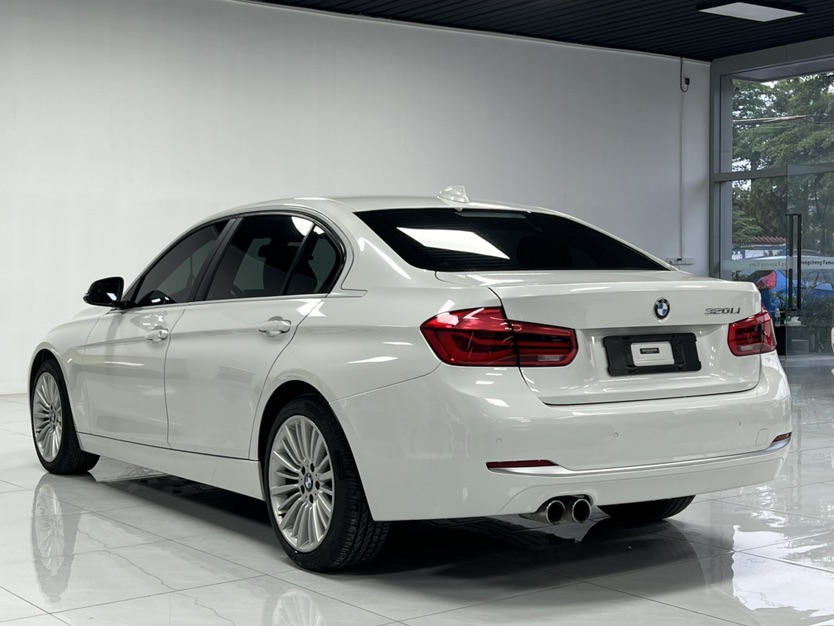 BMW 3 Series 2018 car image #7