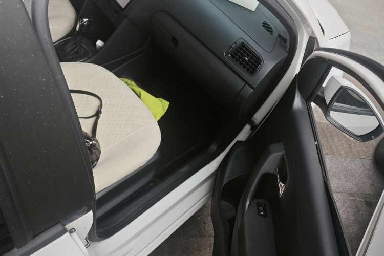 Volkswagen Polo 2016 car image #21