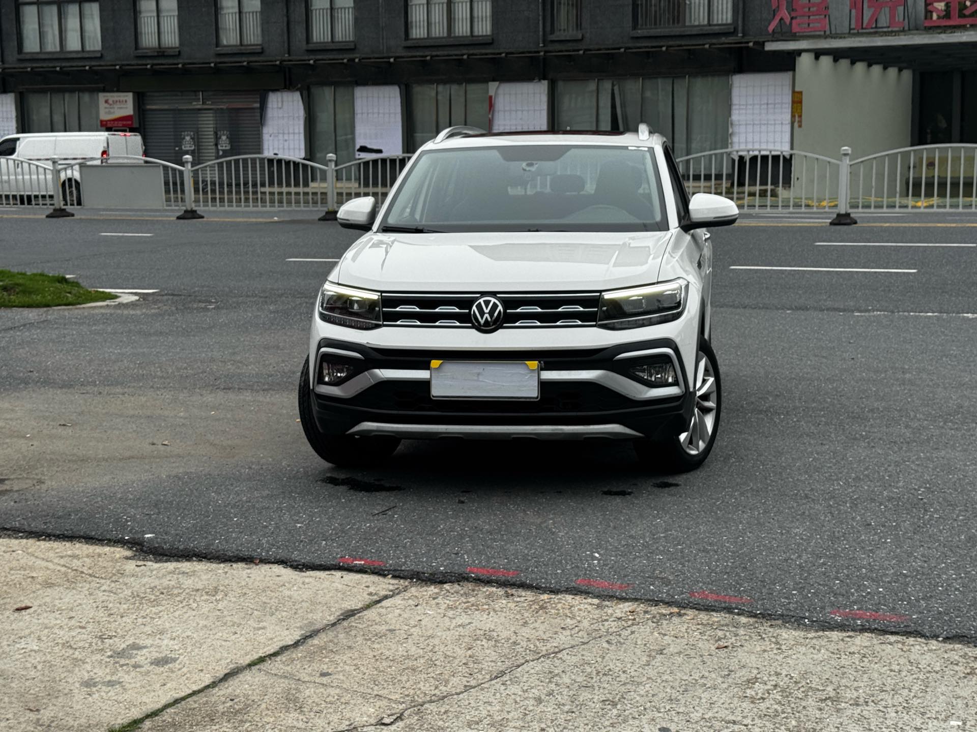 Volkswagen T-Cross 2022 car image #2