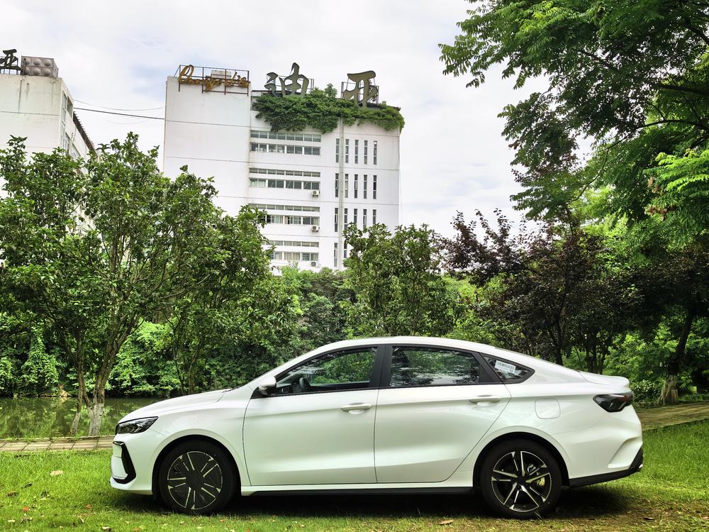 GEELY Binray 2026 #4 GEELY Binray 2026 car image #4