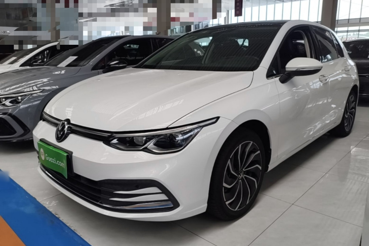 Volkswagen Golf 2021 car image #2