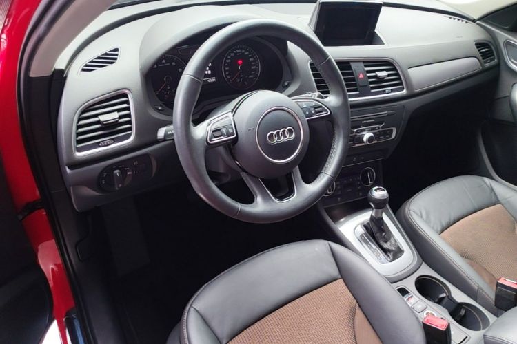 Audi Q3 2018 car image #10